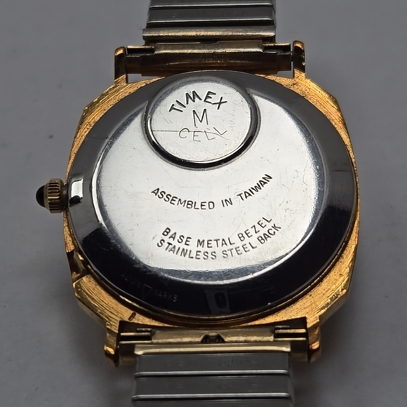 Vintage 1980s Timex Q 51611 Mens Watch Quartz Date New Battery Runs Rare Black - Picture 10 of 10